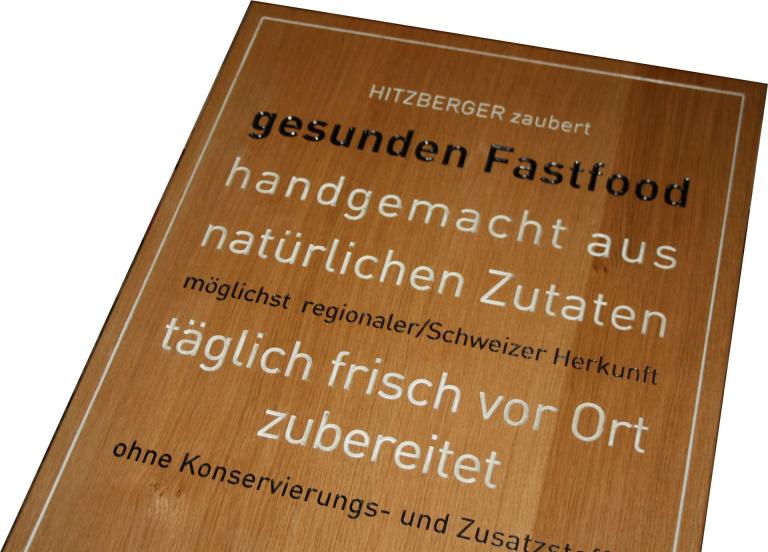 Firmenschild aus  Holzs für die Schweiz