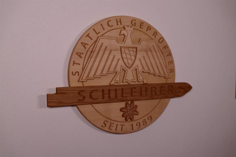 Holzschild Adler als Wappen