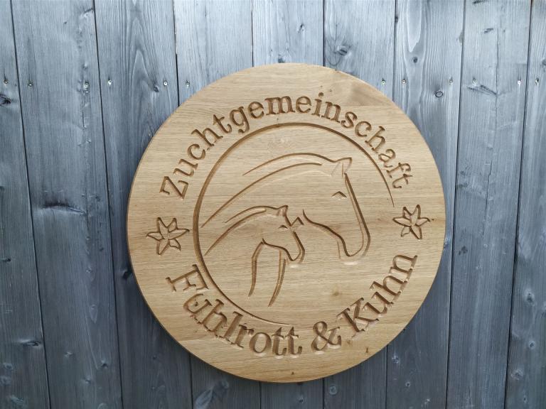 Rundes Holzschild mit Pferde Logo