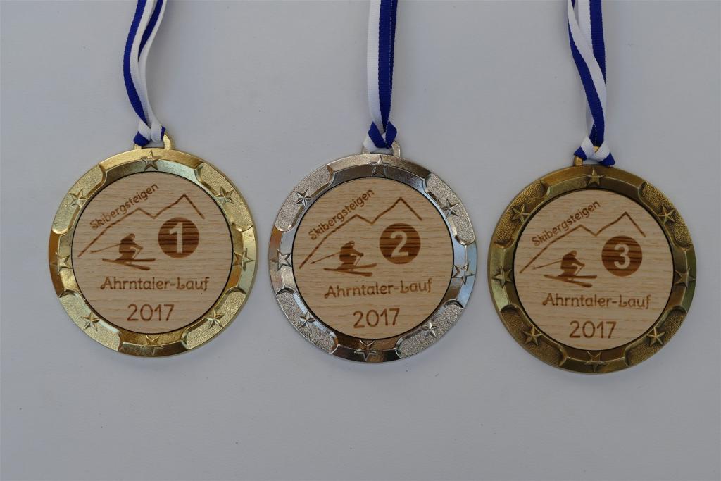 Medaillen mit Holz