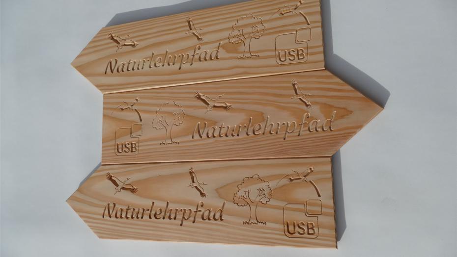 Wegweiser Lärche natur